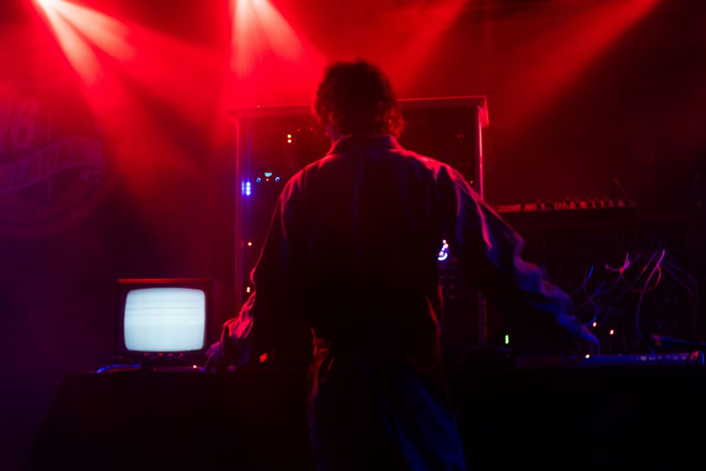 Saturno con su Sintetizador Modular