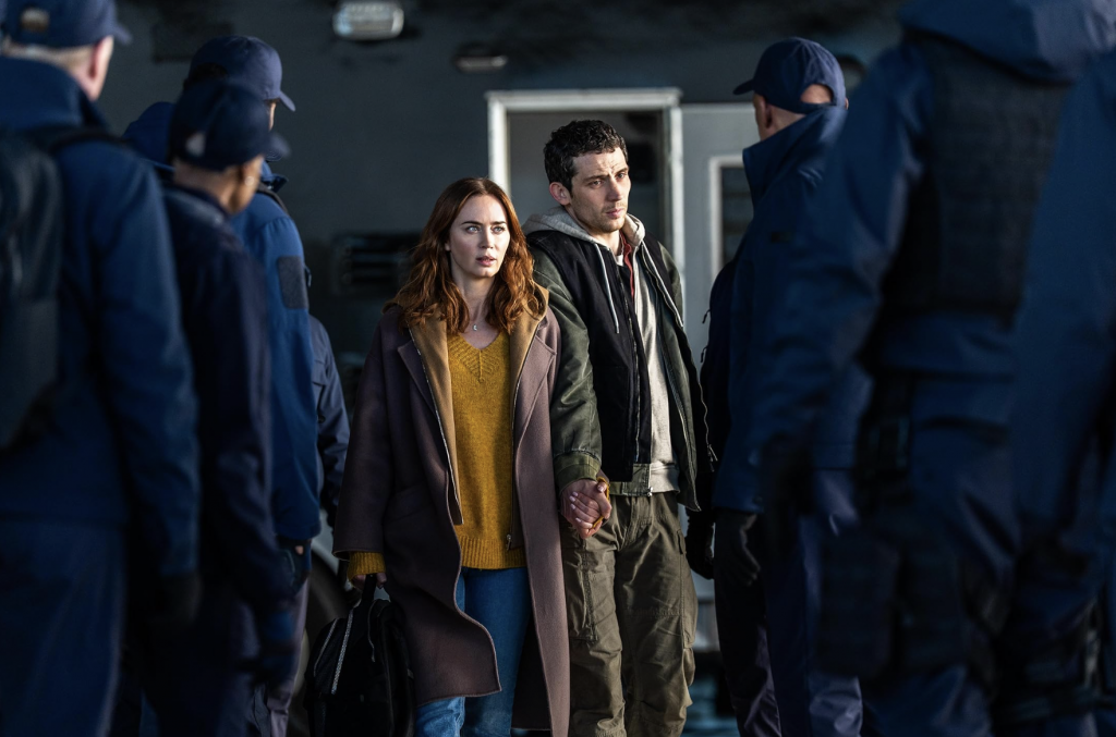 Emily Blunt y Josh O'Connor en El día de la revelación, la nueva película de Steven Spielberg
