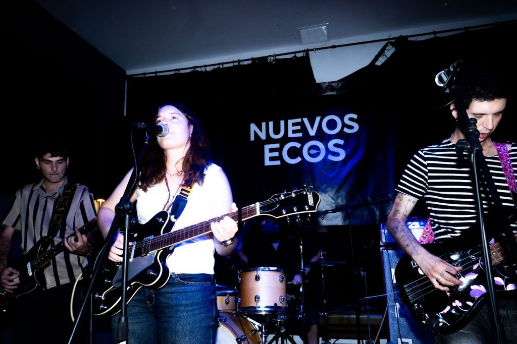 Julia y Los Poetas en Ca Revolta